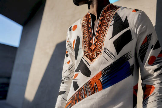 Modern dashiki collar and print detail
