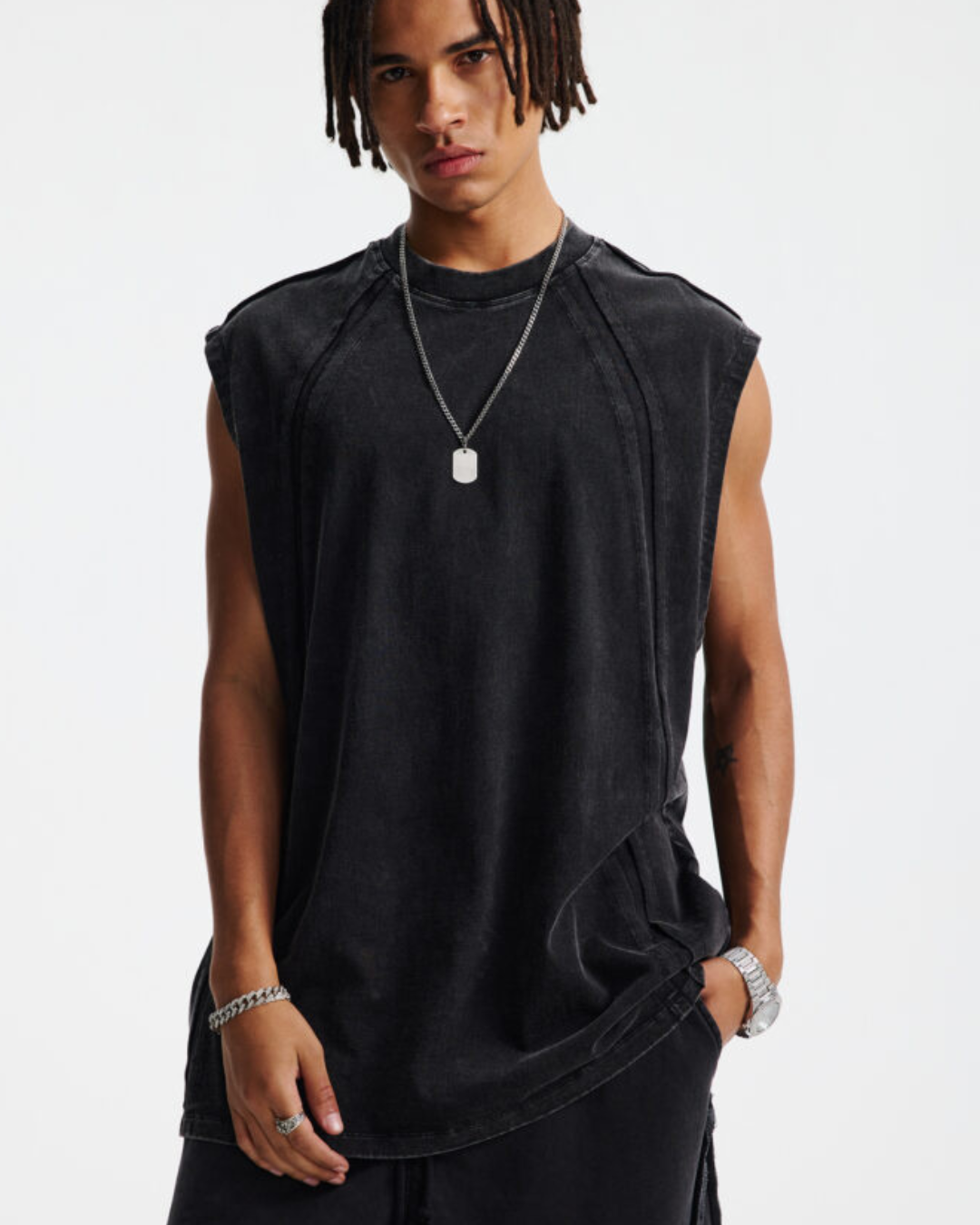 BLACK WASHED CURVED SEAM SLEEVELESS TEE